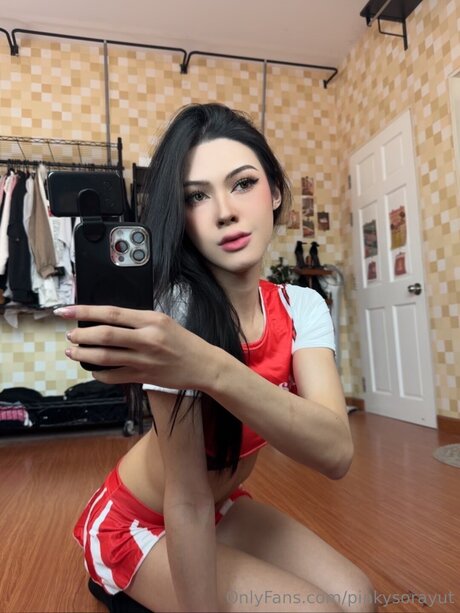 Pinkysorayut model naked photos