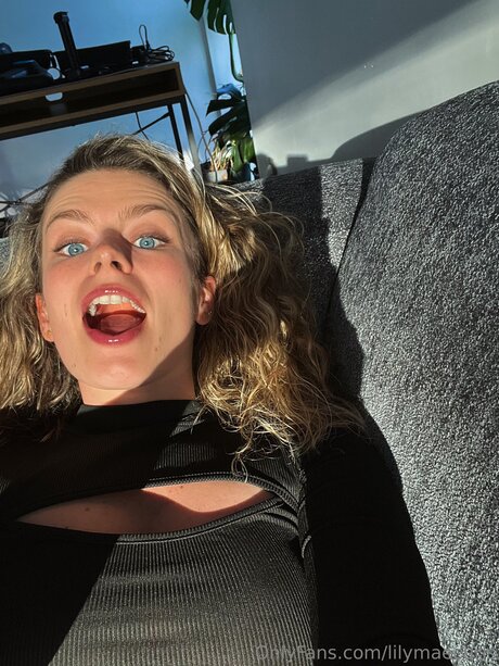 Lilymaecurls model naked pictures