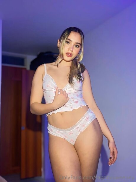 Sabrinasweeney star art pics