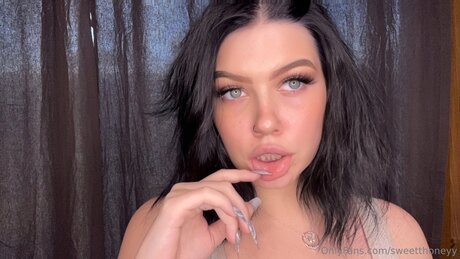 Sweetthoneyy model erotic pic