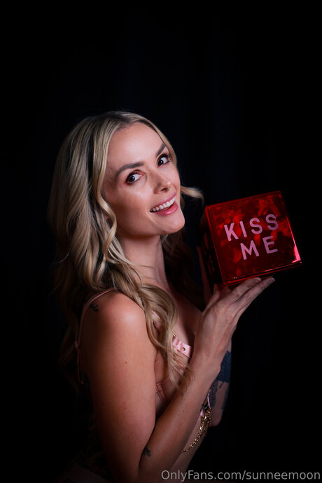 Sunneemoon pretty pornstar picture