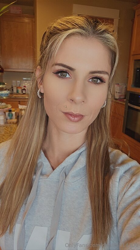 Ddelilah14300 model sexy pictures