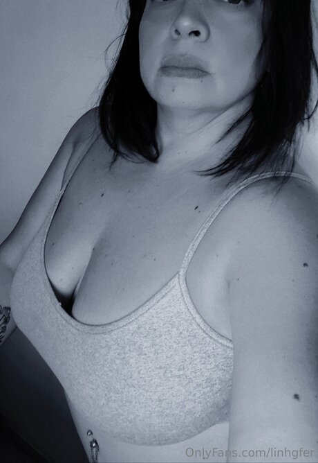 Linhgfer hot model img