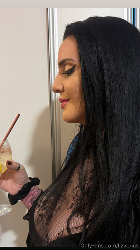 Lizvenus high quality pornstar image