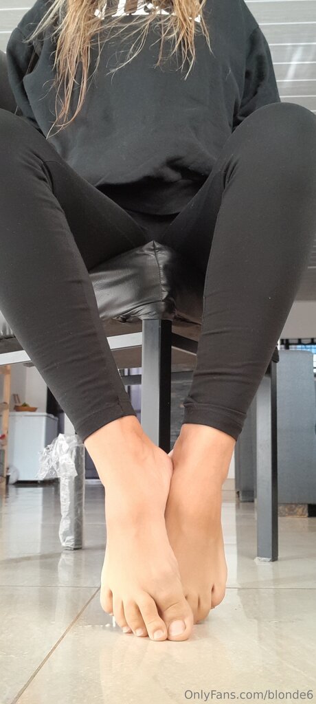 Blonde6 adult actress photos