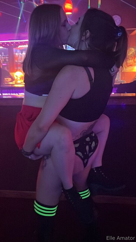 Elleamator model free galleries