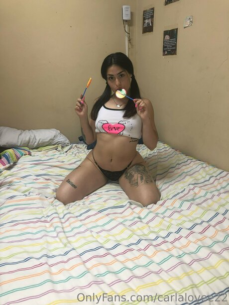 Kaylaninewman star erotic picture