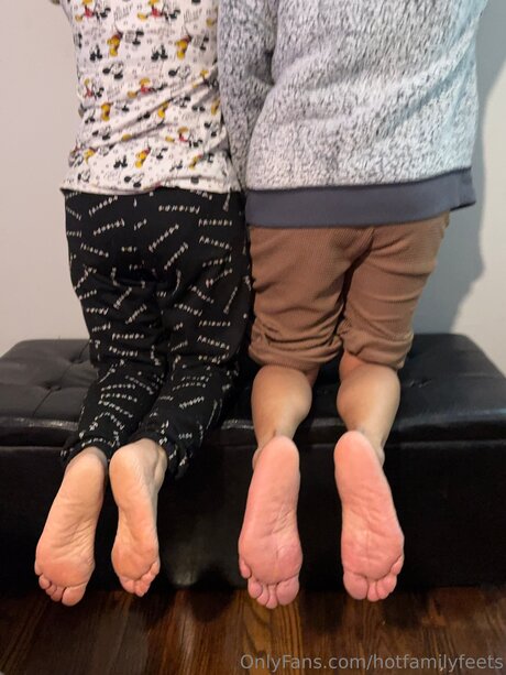 Hotfamilyfeets model high quality pictures