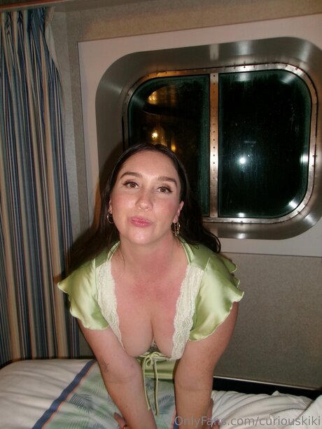 Curiouskiki sexy star photos