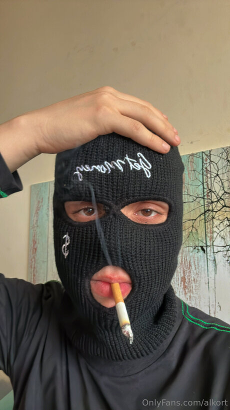 eating onlyfans naked img