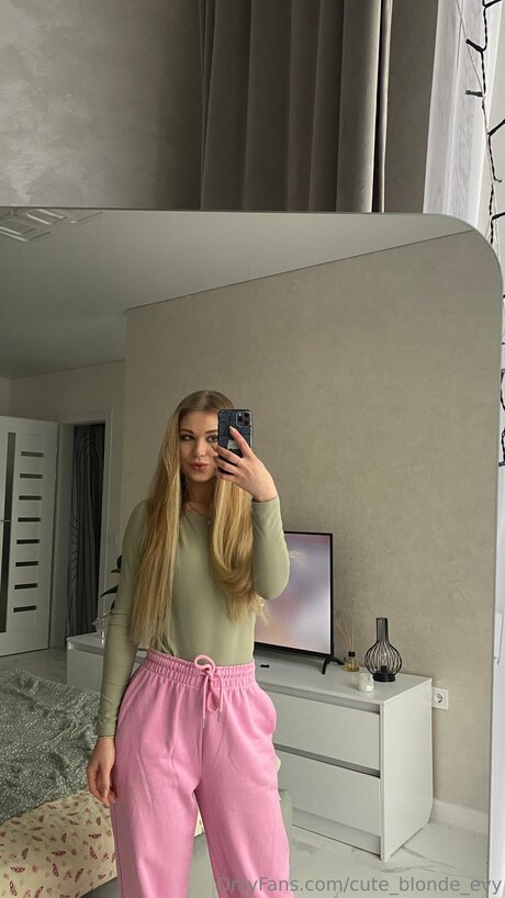 strip nude onlyfans beautiful naked img