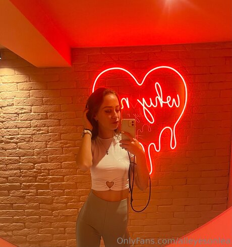 Alleyesonlea free pornstar pics