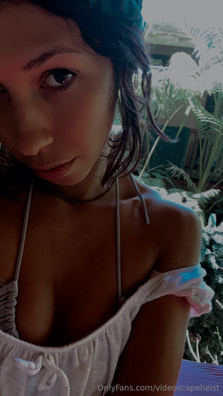 Farrahfahrenhite beautiful actress pics