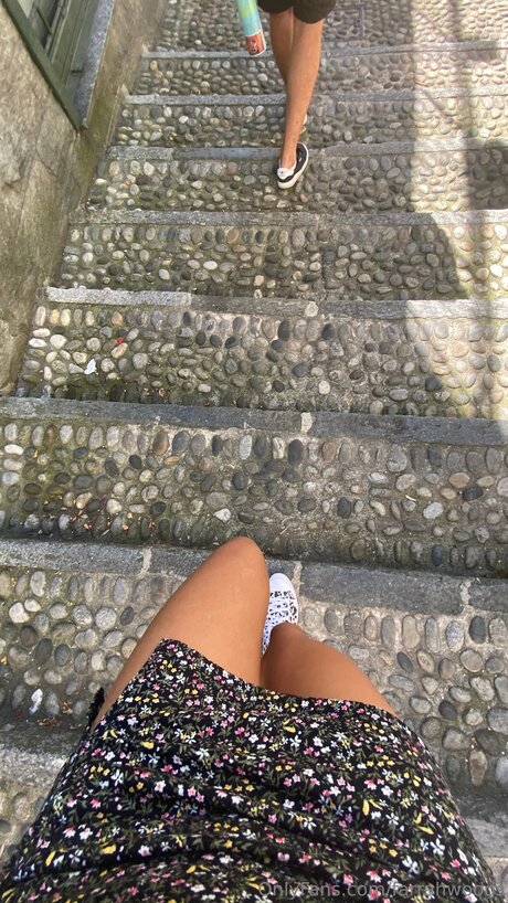 Farrahfahrenhite model perfect picture