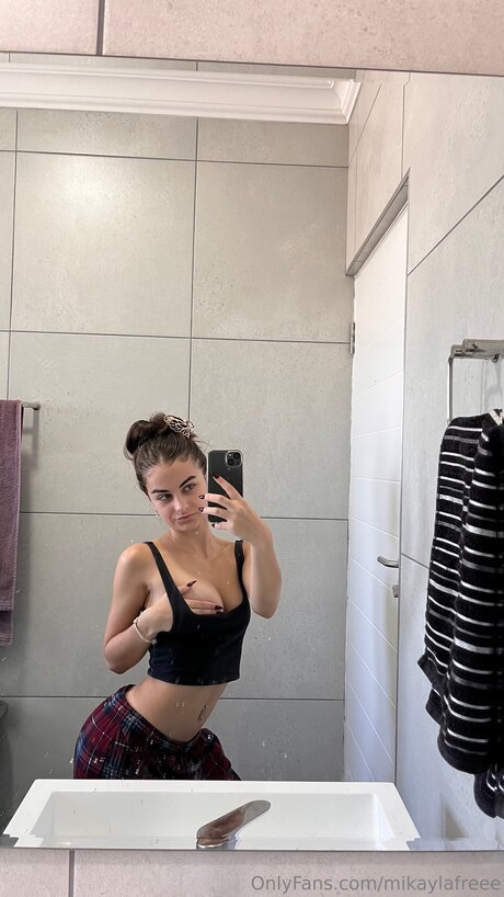 Mikaylafreee pornstar high quality img