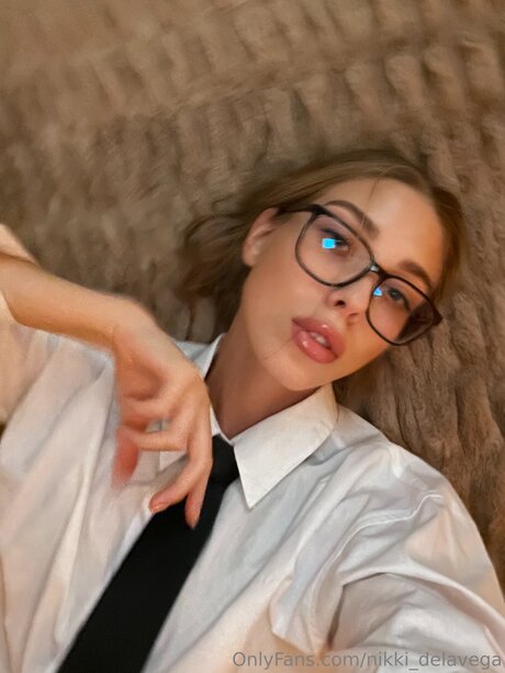 Nikki Delavega hot star photo