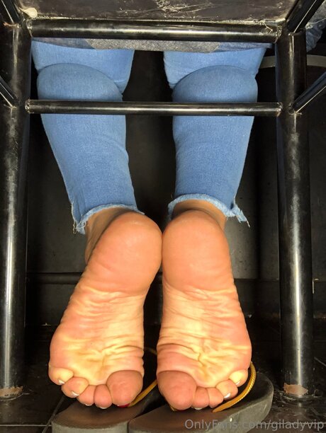 Giladyvip star erotic photo