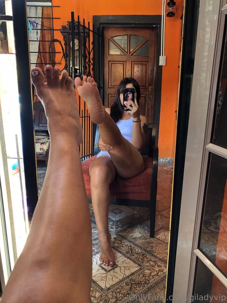 Giladyvip star naked image