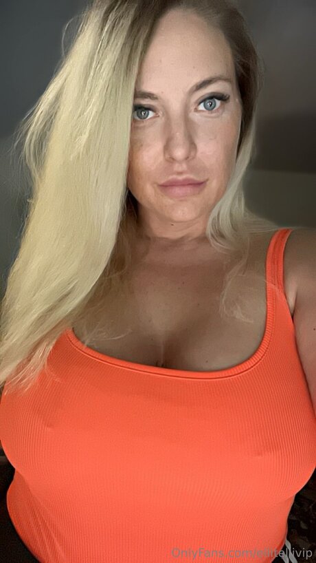 Ellitellivip model naked picture