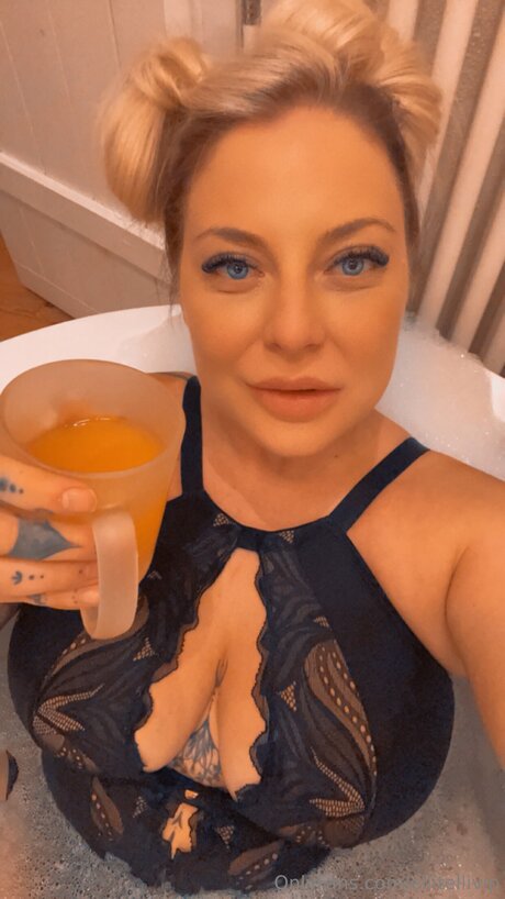 Ellitellivip hot star archive