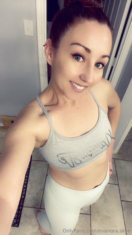 Evanora Skye pornographic actress image