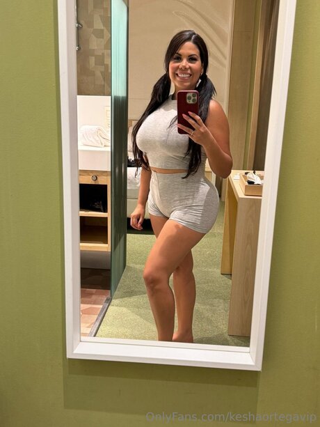 Keshaortegavip naked star pic