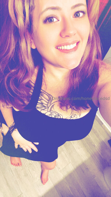 Honeylacedsd model erotic pictures