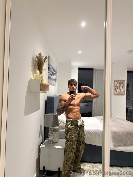 Bigzee2002 star sexy pictures