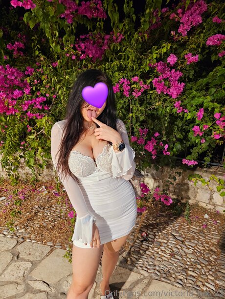 Victoria Lux 22 adult star picture