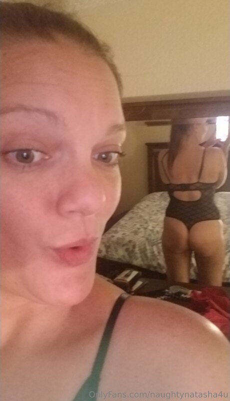 Naughtynatasha4u nude model img