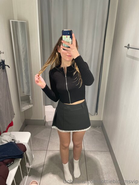 Lottiebloomsvip pornstar nudes img