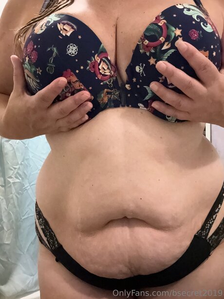 striptease onlyfans free photo