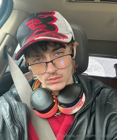 Demondogdyl porn model pic