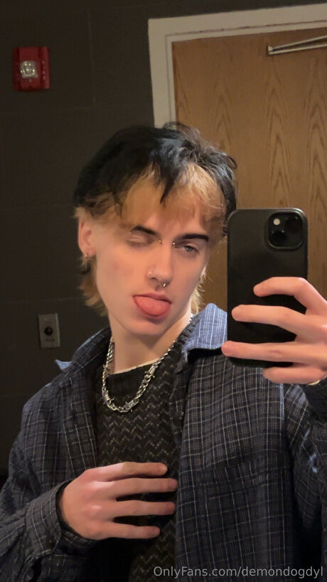 Demondogdyl model xxx gallery