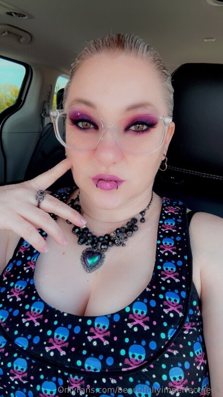 blonde famous onlyfans exclusive pic