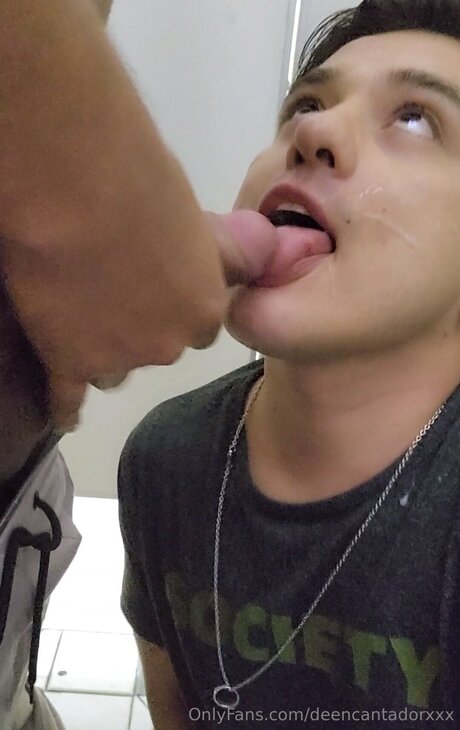 Deencantadorxxx star erotic pic