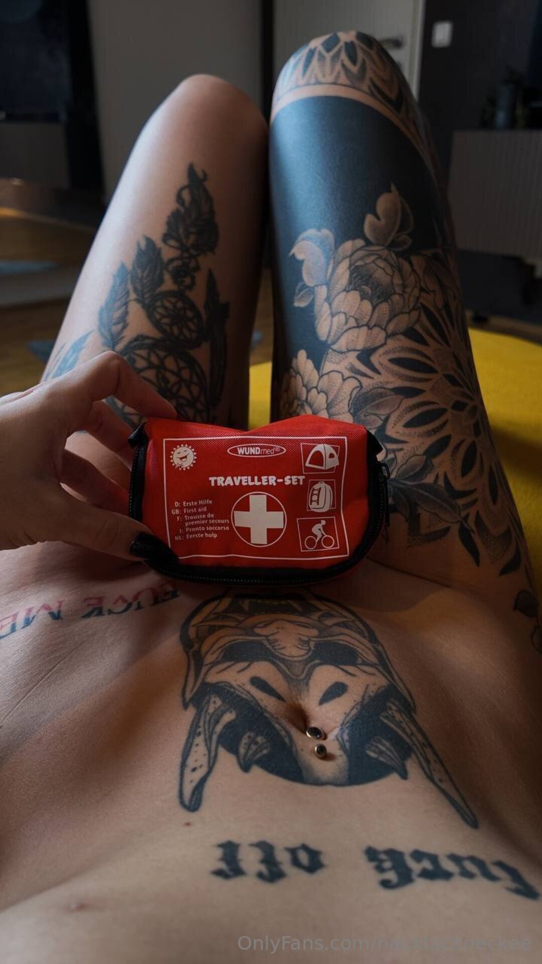 Nacktschneckee nudes model photos