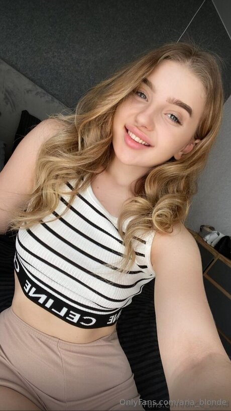 Aria Blonde model erotic archive