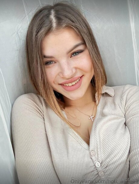 Aria Blonde model free photo