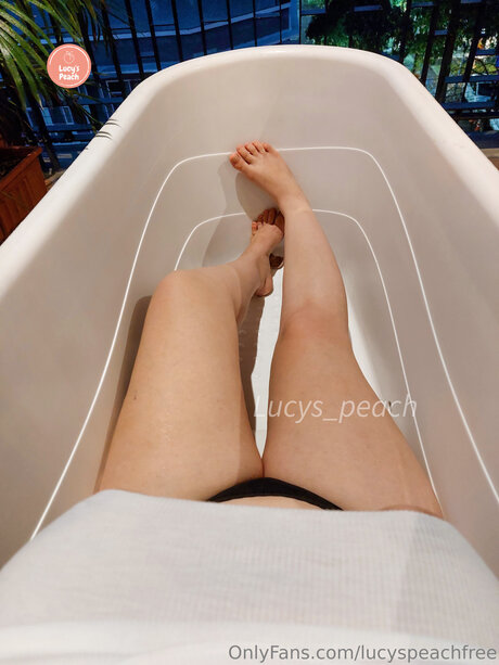 Lucyspeachfree hd model pictures