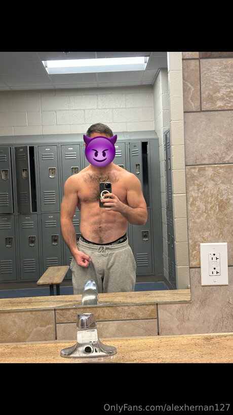 Alexhernan127 model nude image