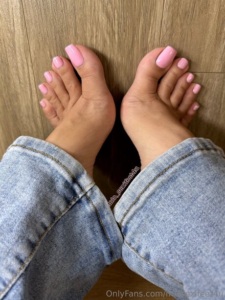 Miasexifeet4u nudes actress pic