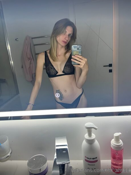 Fox Alisha model free images