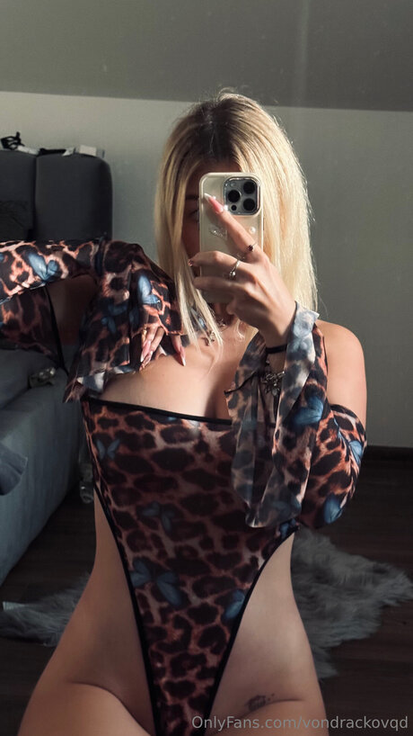 skinny white girl onlyfans hot sex picture