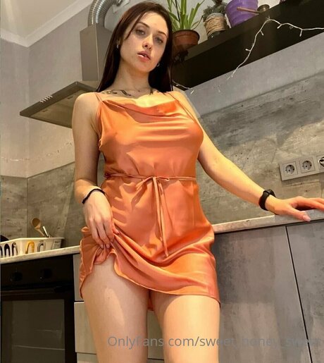 Sweet Honey Sweet naked pornstar photo