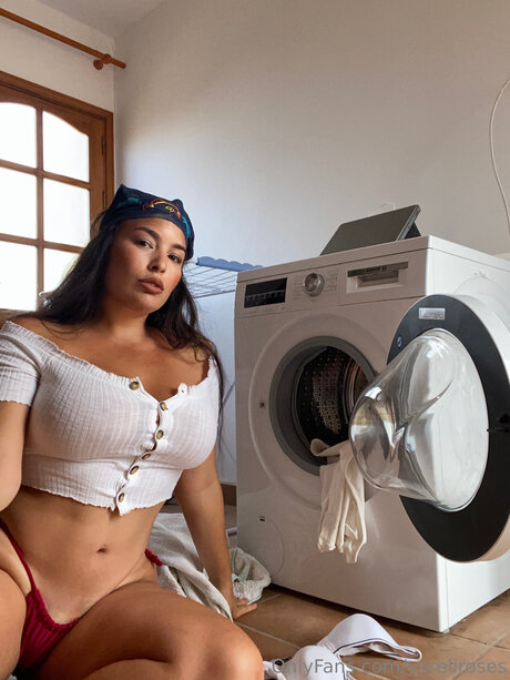 Yareliroses model porn archive