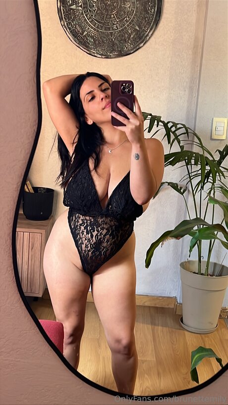 Brunettemily star naked pics