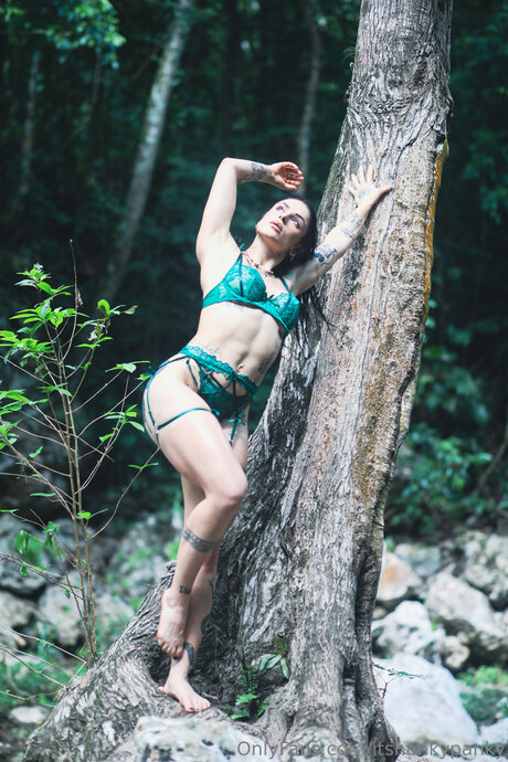 Itshankypanky high quality actress image