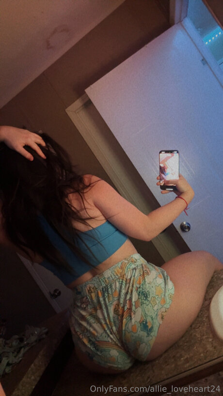 Allie Loveheart24 model sexy pictures