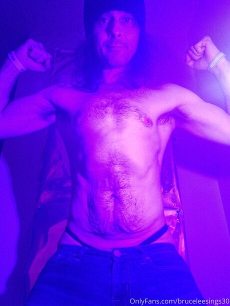 Bruceleesings30 star top img